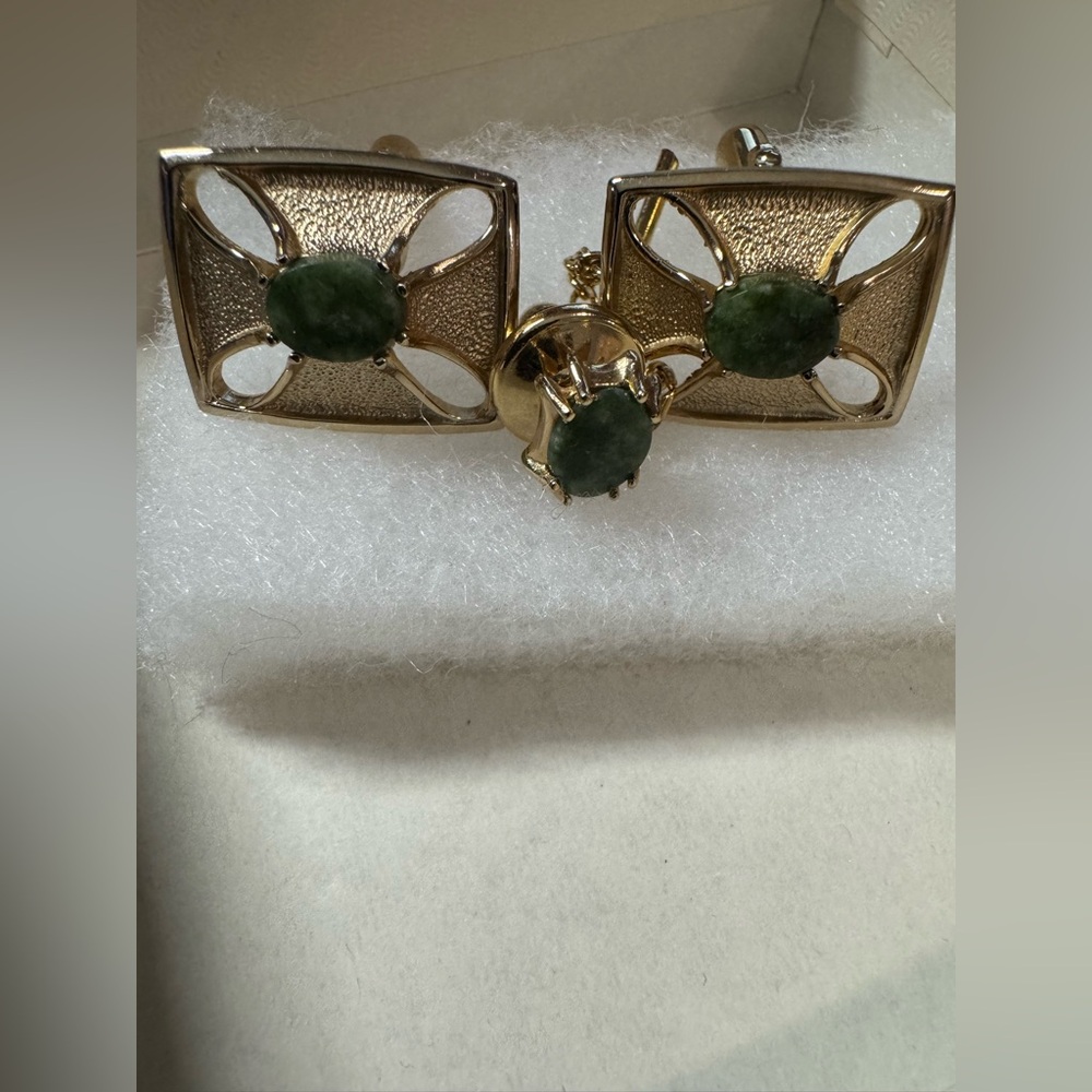 Vintage men’s Goldtone Green jade Cufflinks and Tie tack Jewelry Set